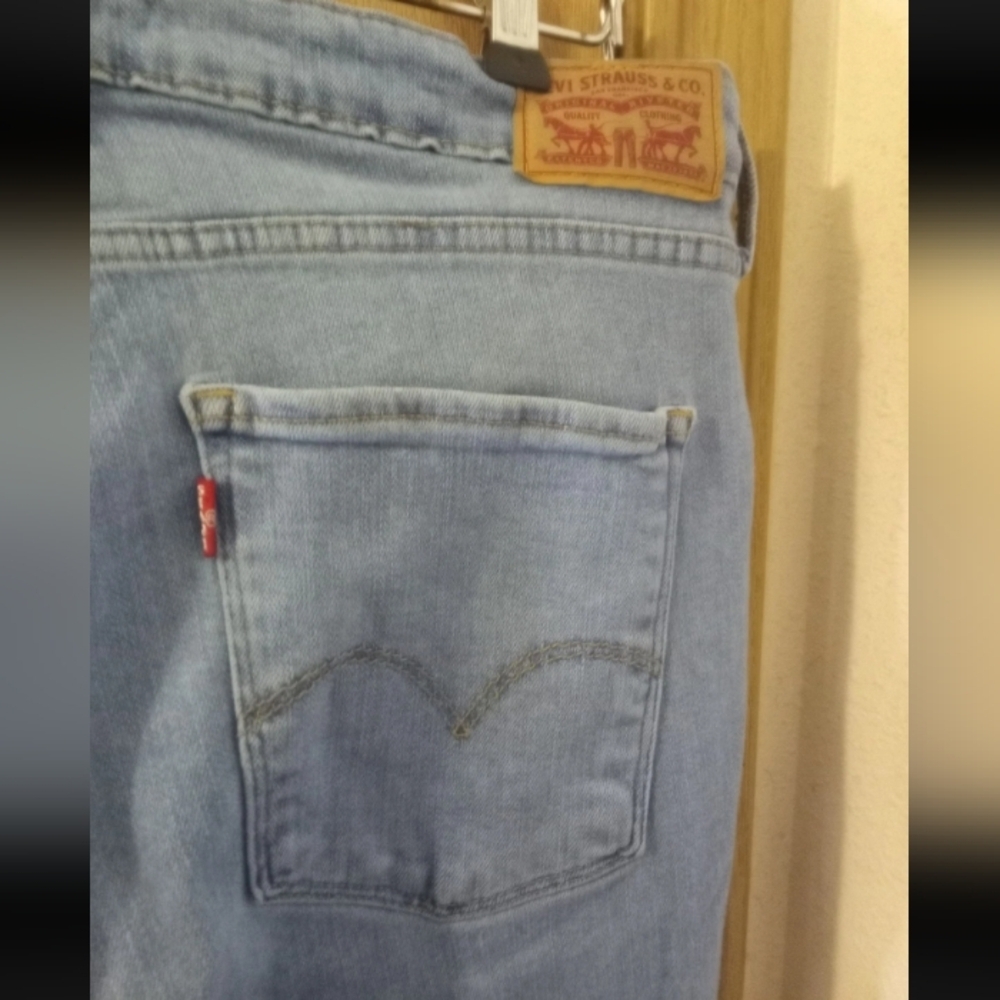 Levis 721 High Rise Distressed Skinny Jeans - Picture 3 of 6